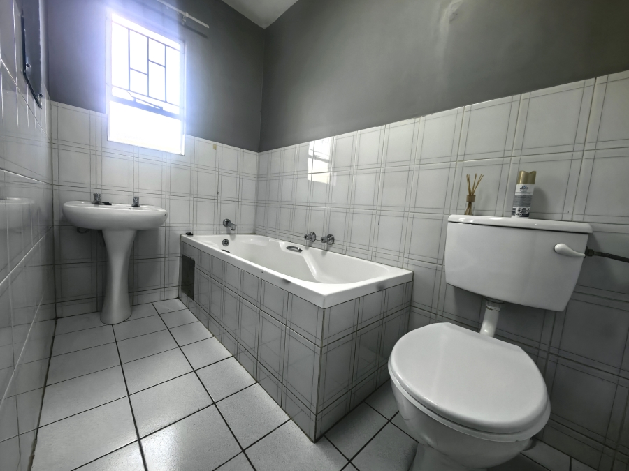 3 Bedroom Property for Sale in Safari Gardens North West